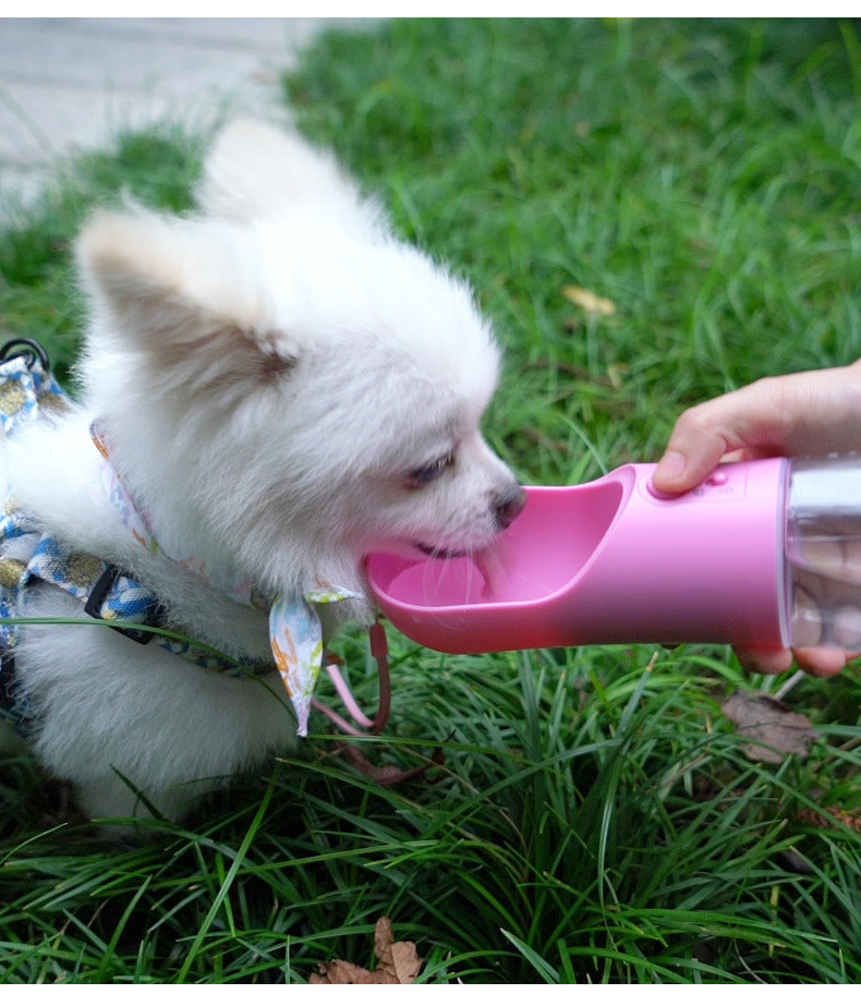 犬用ウォーターボトル 携帯用ペットウォーターボトル 水漏れ防止 犬用給水器＆フード 軽量犬用トラベルウォーターボトルボウル 散歩と旅行用