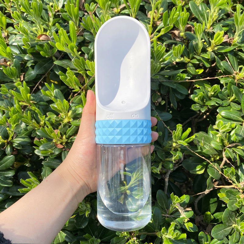 犬用水飲み器 ポータブルペット用品 水筒 犬用給水ボウルカップ 屋外旅行 犬猫用給水器